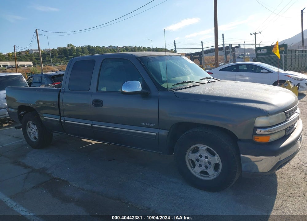 2002 CHEVROLET SILVERADO 1500 LS VIN: 2GCEC19V921231150