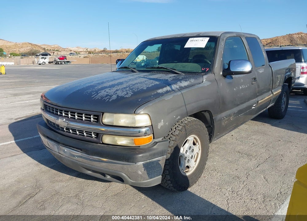 2002 CHEVROLET SILVERADO 1500 LS VIN: 2GCEC19V921231150