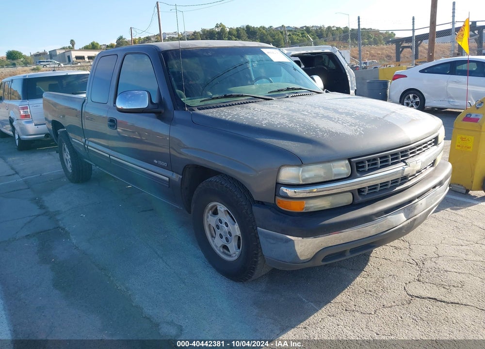 2002 CHEVROLET SILVERADO 1500 LS VIN: 2GCEC19V921231150