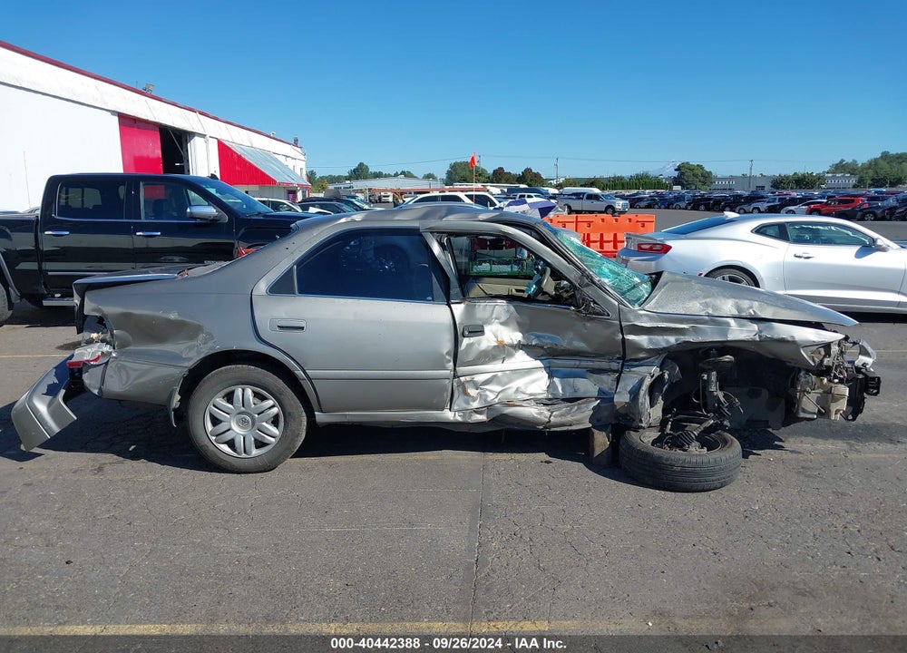 2001 TOYOTA CAMRY LE V6 VIN: 4T1BF28K21U128870