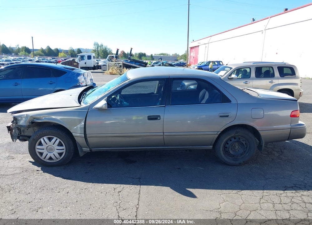 2001 TOYOTA CAMRY LE V6 VIN: 4T1BF28K21U128870