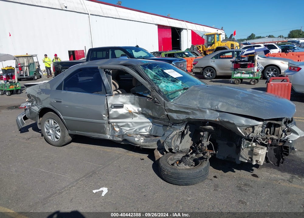 2001 TOYOTA CAMRY LE V6 VIN: 4T1BF28K21U128870