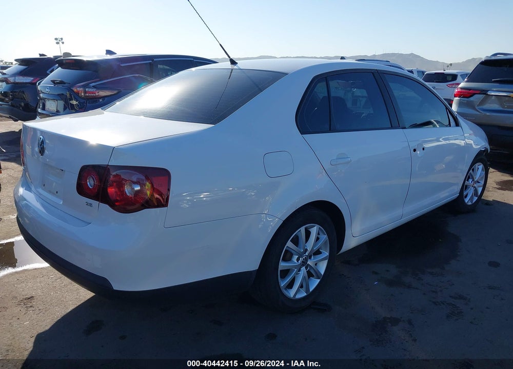 2010 VOLKSWAGEN JETTA LIMITED EDITION VIN: 3VWRZ7AJ7AM153595