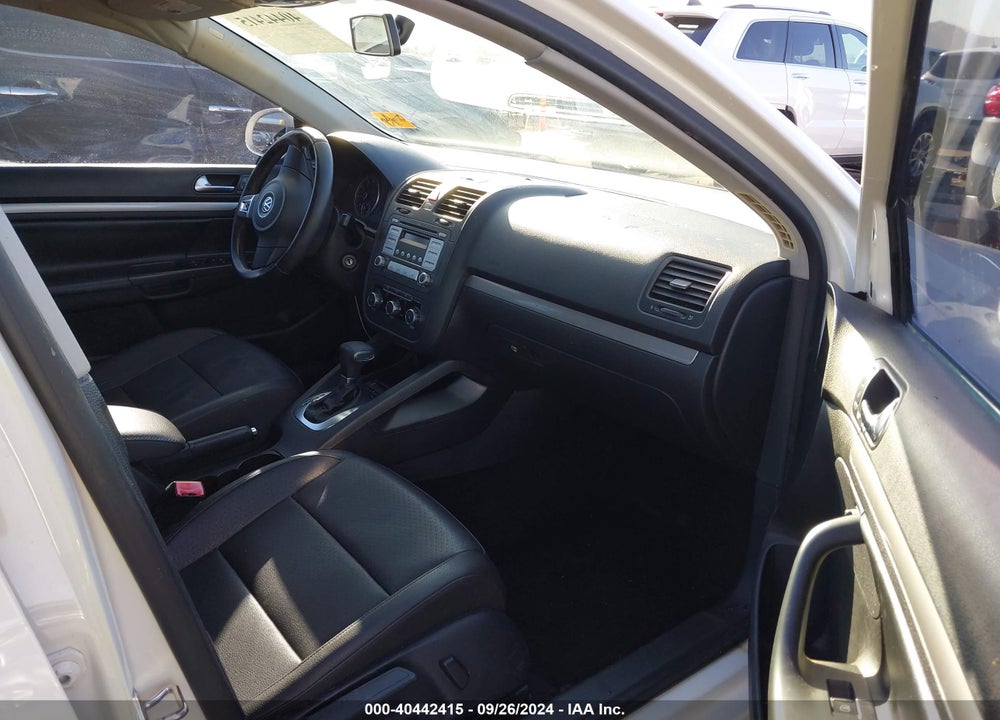 2010 VOLKSWAGEN JETTA LIMITED EDITION VIN: 3VWRZ7AJ7AM153595
