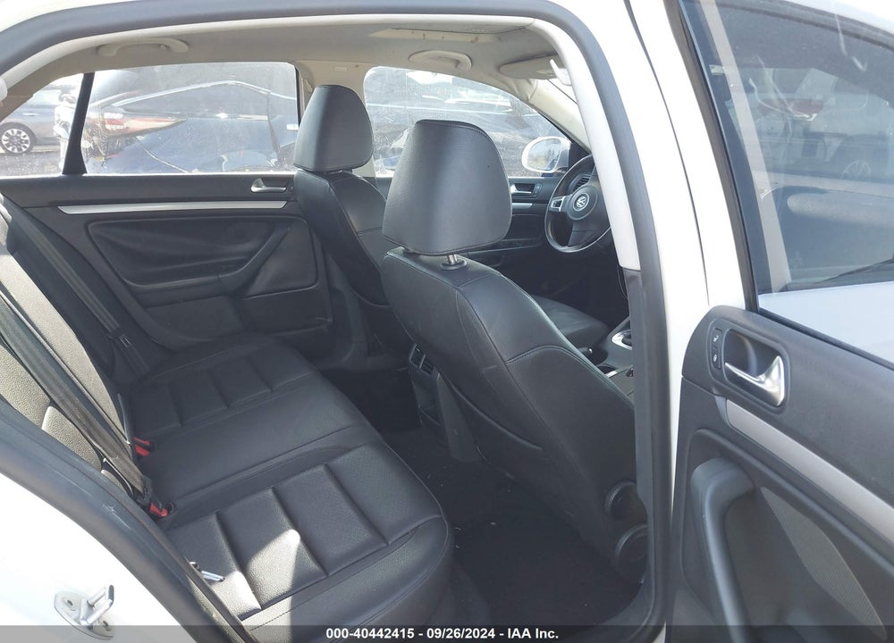 2010 VOLKSWAGEN JETTA LIMITED EDITION VIN: 3VWRZ7AJ7AM153595