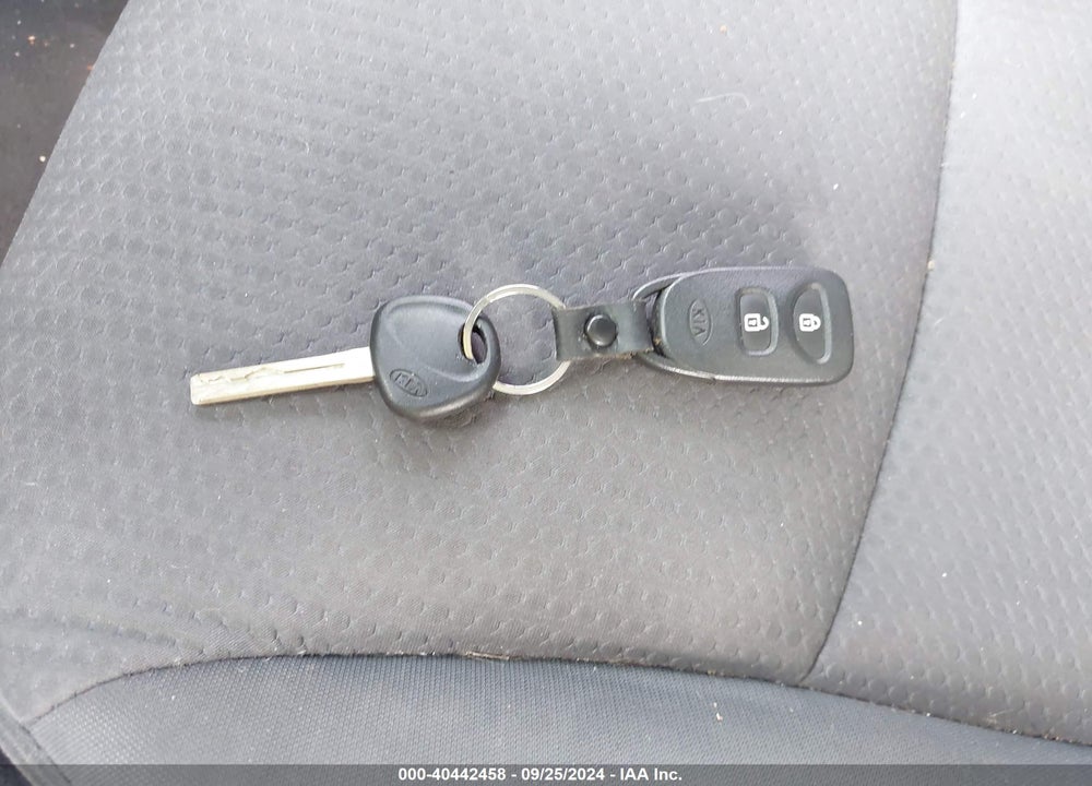 2012 KIA SORENTO LX VIN: 5XYKT4A67CG217988