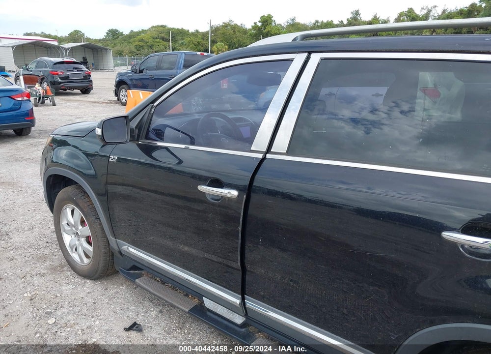2012 KIA SORENTO LX VIN: 5XYKT4A67CG217988