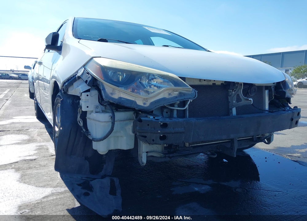 2015 TOYOTA COROLLA LE VIN: 5YFBURHE9FP232693