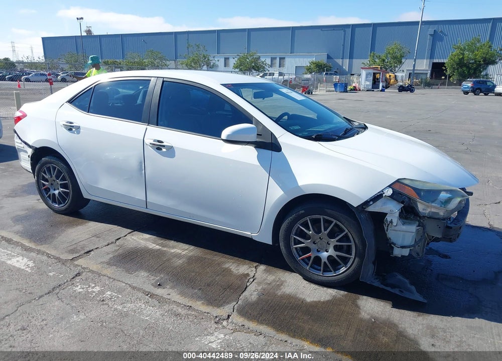 2015 TOYOTA COROLLA LE VIN: 5YFBURHE9FP232693