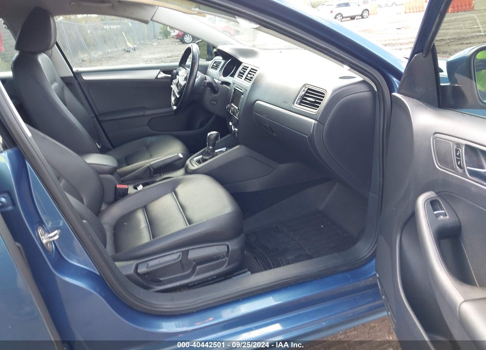 2015 VOLKSWAGEN JETTA 1.8T SE VIN: 3VWD07AJXFM312637