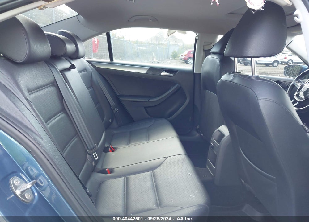2015 VOLKSWAGEN JETTA 1.8T SE VIN: 3VWD07AJXFM312637