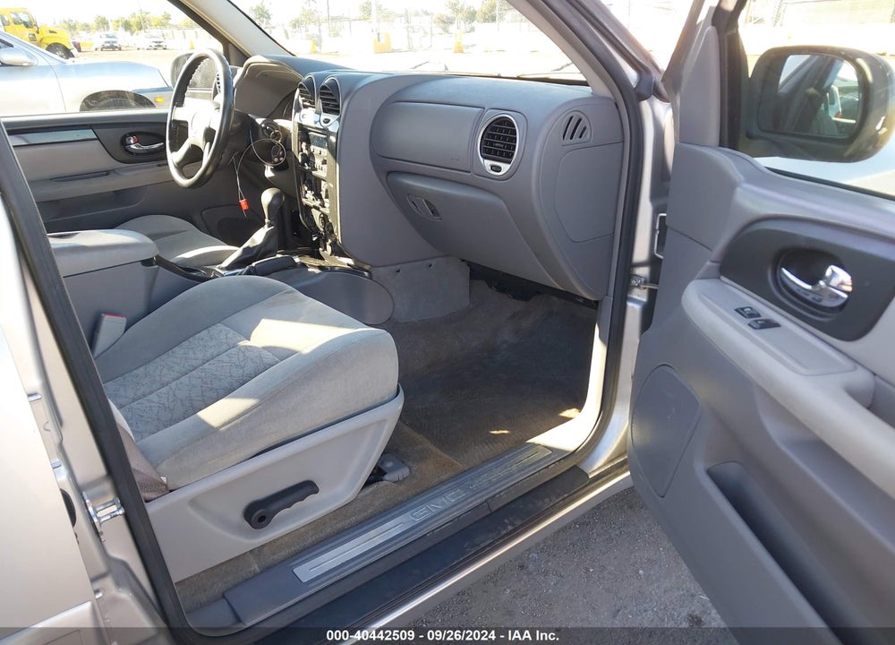 2005 GMC ENVOY XL SLE VIN: 1GKET16S356164461