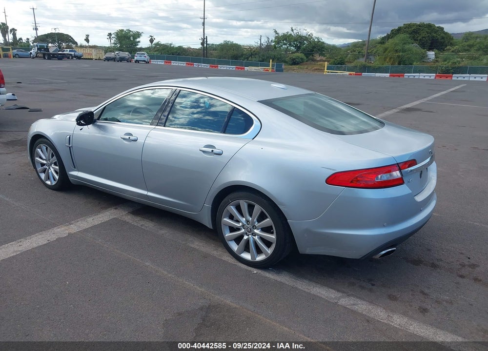 2011 JAGUAR XF PREMIUM VIN: SAJWA0GBXBLR81911