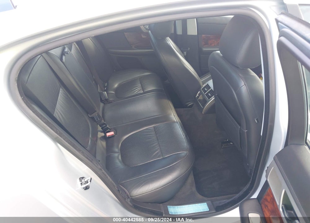 2011 JAGUAR XF PREMIUM VIN: SAJWA0GBXBLR81911