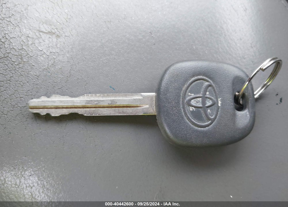 2004 TOYOTA CAMRY XLE V6 VIN: 4T1BF32K14U066820