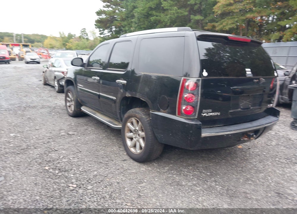 2007 GMC YUKON DENALI VIN: 1GKFK63817J186603