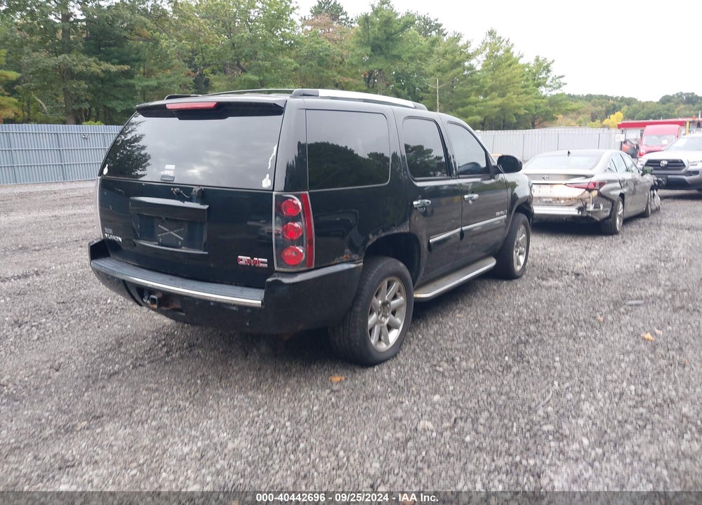 2007 GMC YUKON DENALI VIN: 1GKFK63817J186603