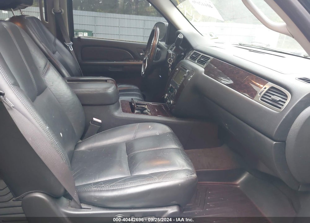 2007 GMC YUKON DENALI VIN: 1GKFK63817J186603