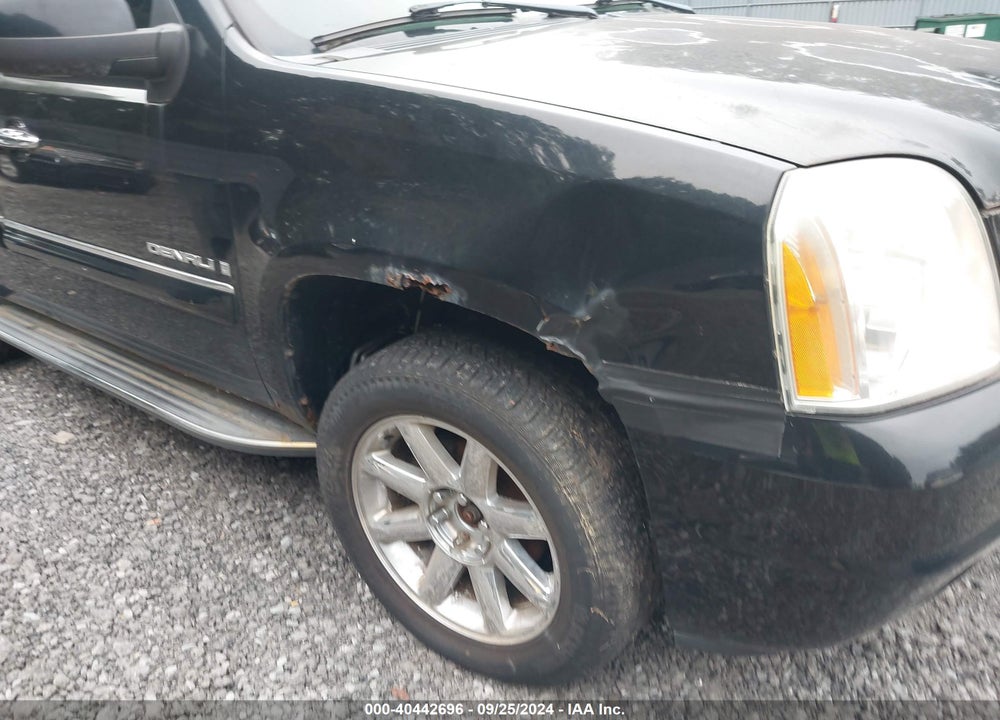 2007 GMC YUKON DENALI VIN: 1GKFK63817J186603