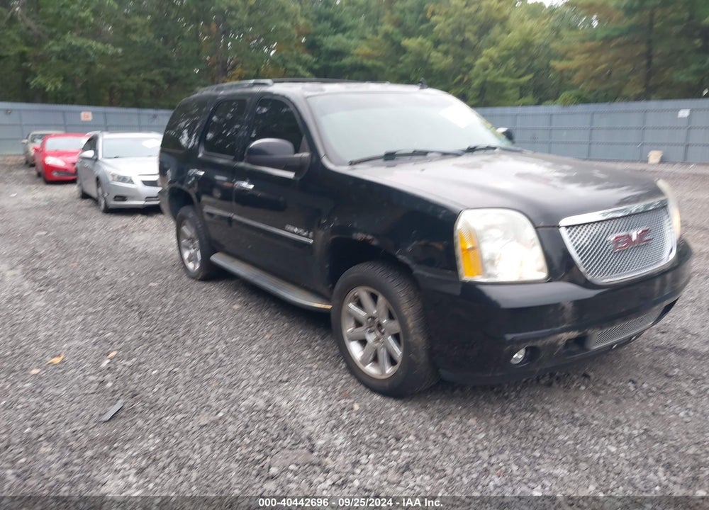 2007 GMC YUKON DENALI VIN: 1GKFK63817J186603