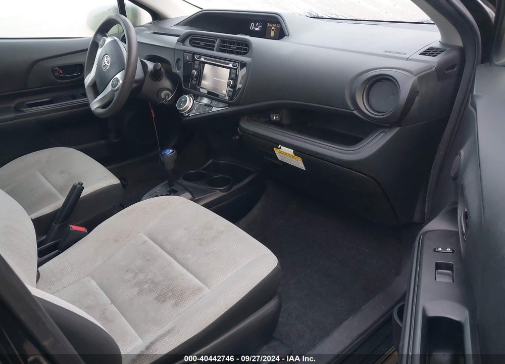 2015 TOYOTA PRIUS C ONE VIN: JTDKDTB3XF1105637