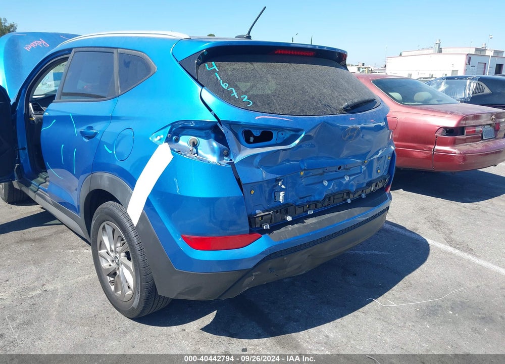 2017 HYUNDAI TUCSON SE VIN: KM8J33A41HU317395