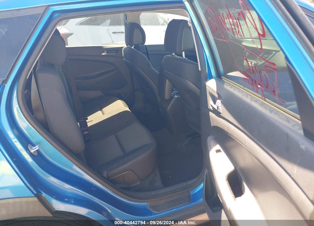 2017 HYUNDAI TUCSON SE VIN: KM8J33A41HU317395