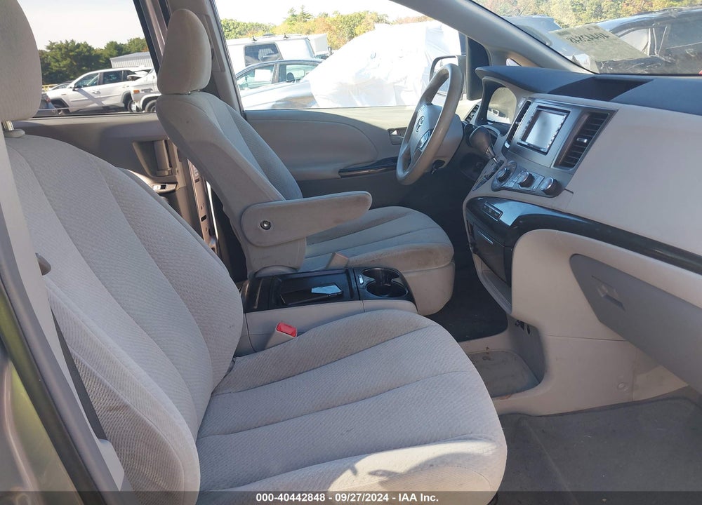 2011 TOYOTA SIENNA LE VIN: 5TDJK3DC6BS001657