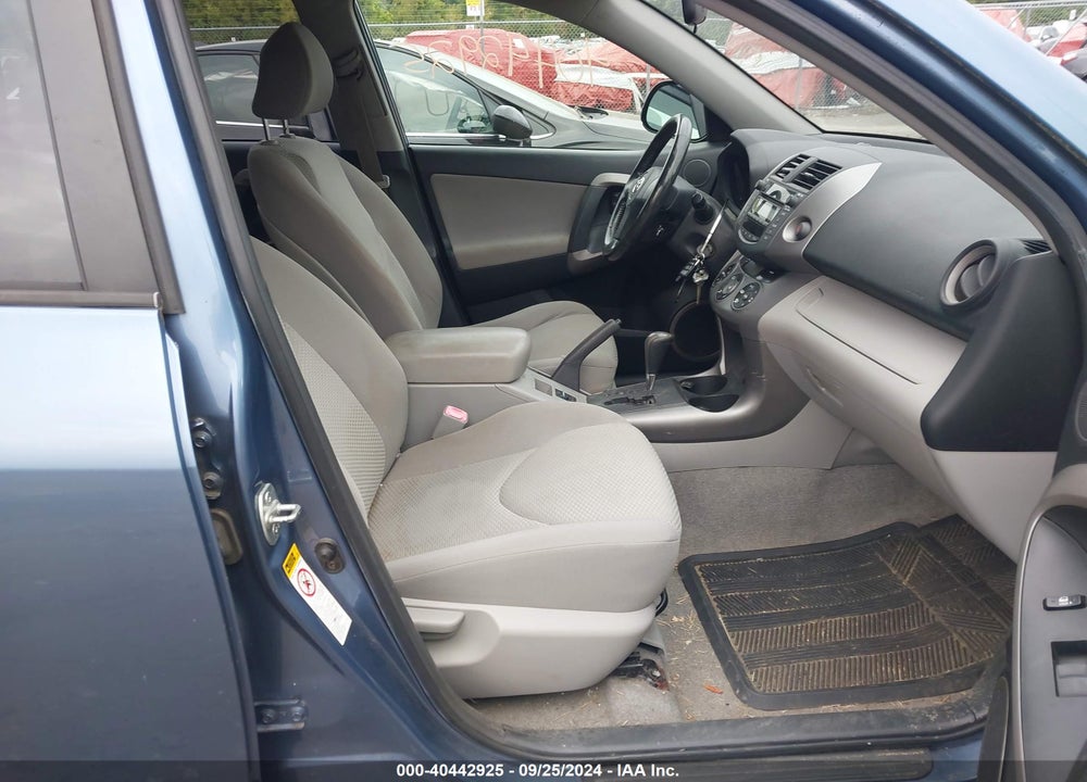 2006 TOYOTA RAV4 LIMITED VIN: JTMBD31V265012770