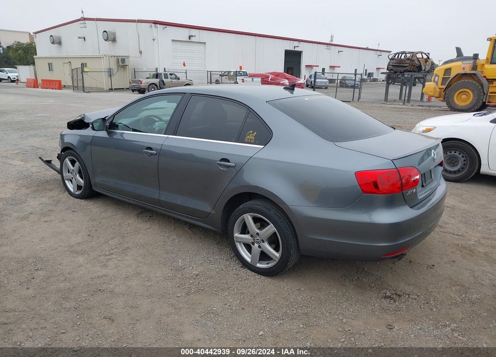 2013 VOLKSWAGEN JETTA 2.5L SE VIN: 3VWDP7AJ2DM438984