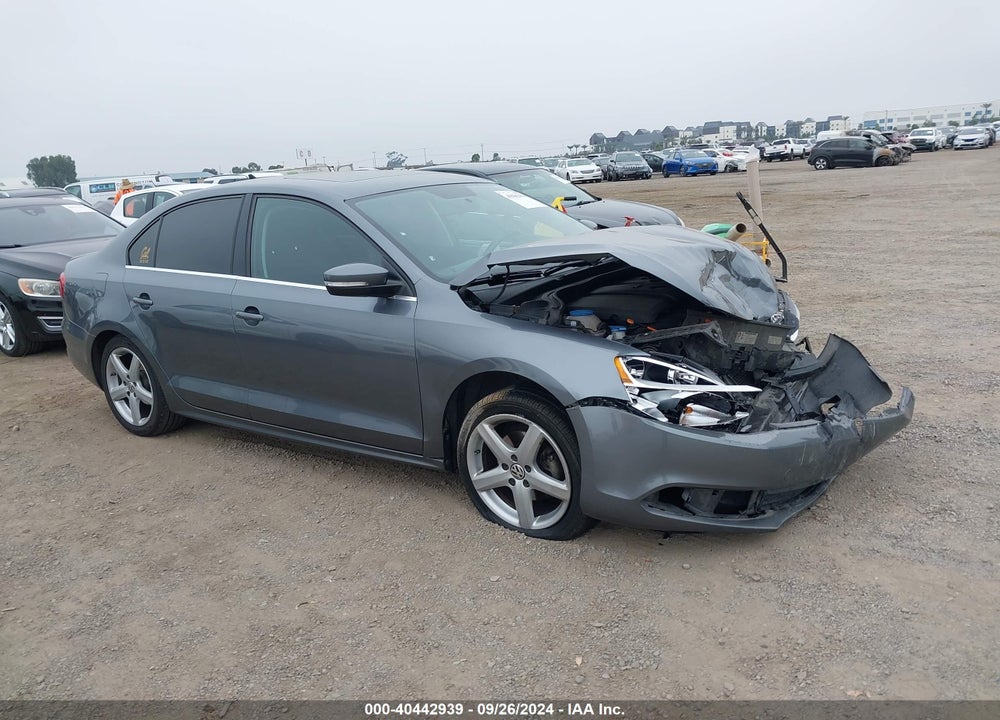 2013 VOLKSWAGEN JETTA 2.5L SE VIN: 3VWDP7AJ2DM438984