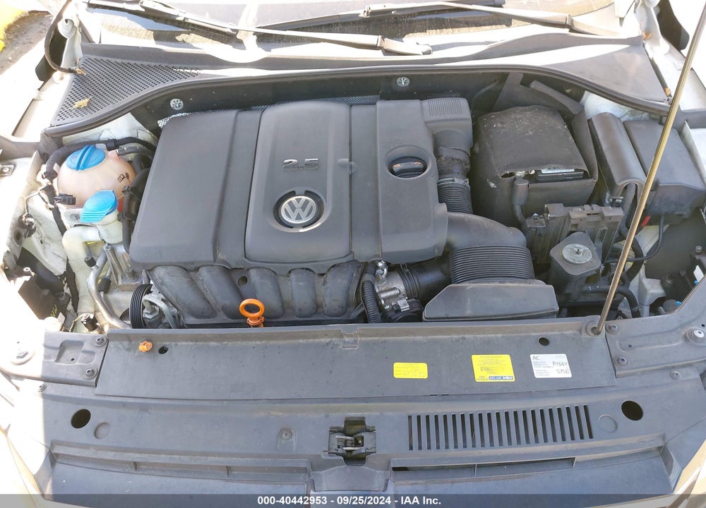 2012 VOLKSWAGEN PASSAT 2.5L SE VIN: 1VWBP7A30CC071169