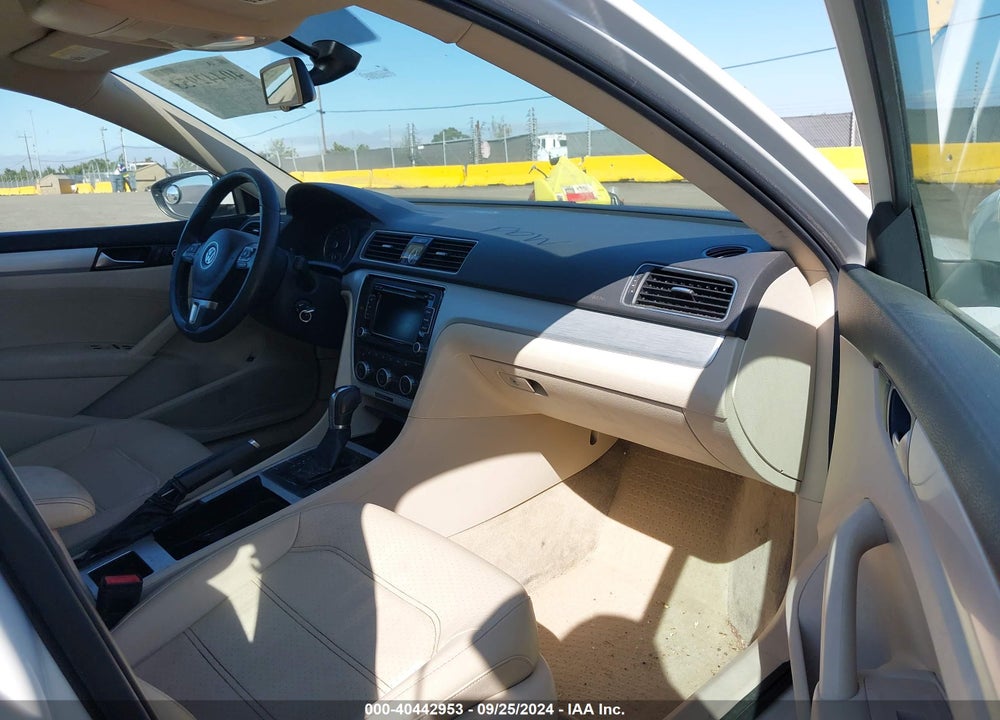 2012 VOLKSWAGEN PASSAT 2.5L SE VIN: 1VWBP7A30CC071169