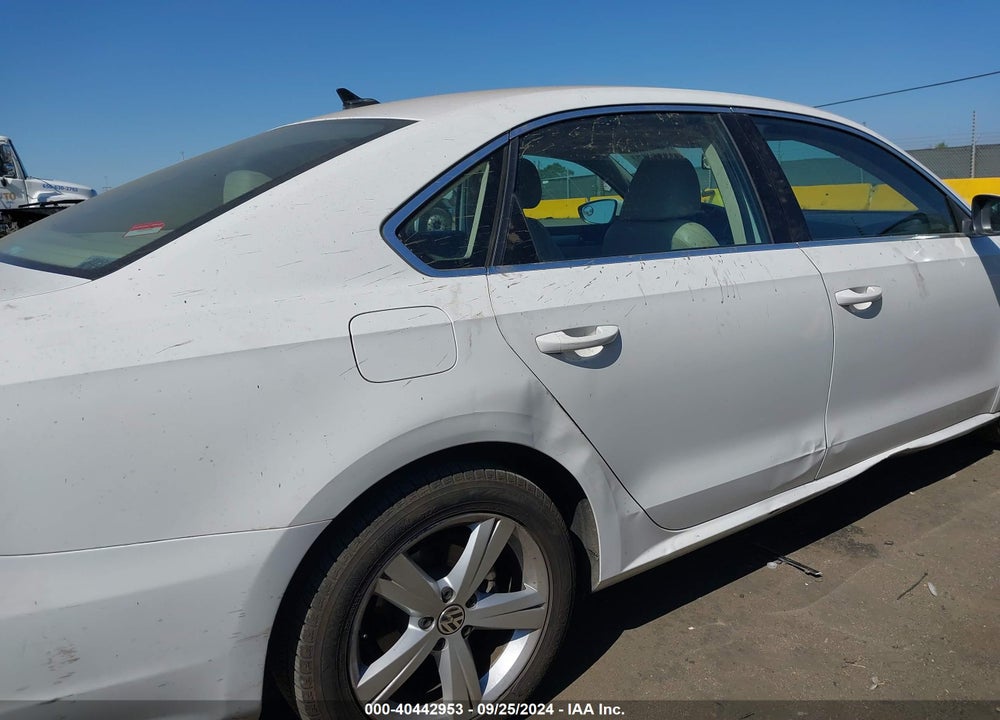 2012 VOLKSWAGEN PASSAT 2.5L SE VIN: 1VWBP7A30CC071169