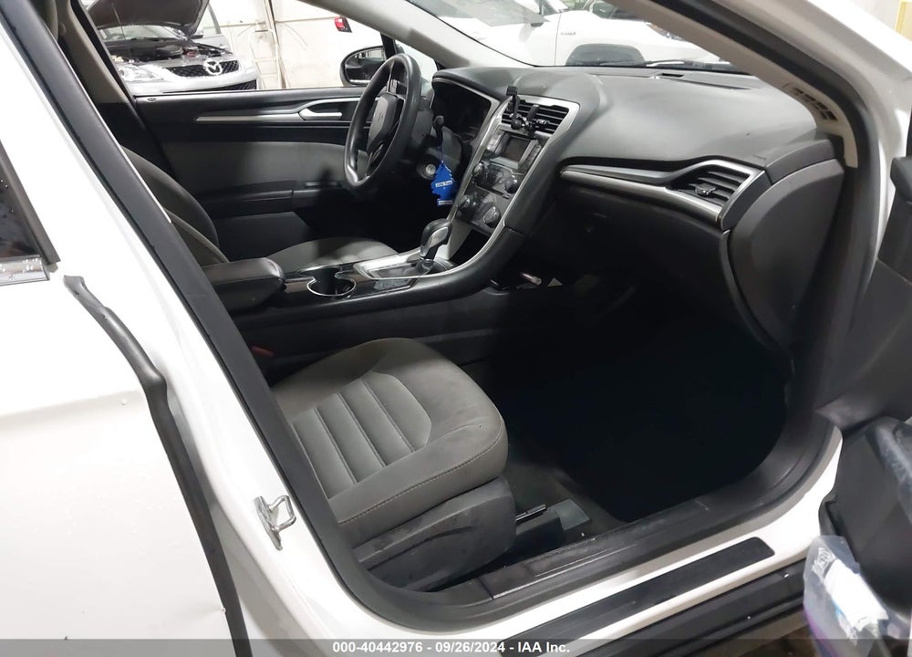 2015 FORD FUSION S VIN: 3FA6P0G74FR132301