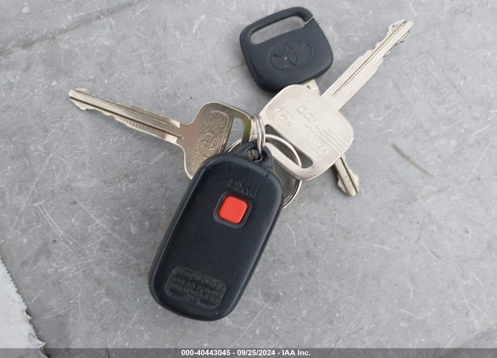 2002 TOYOTA SIENNA LE VIN: 4T3ZF13C32U426281