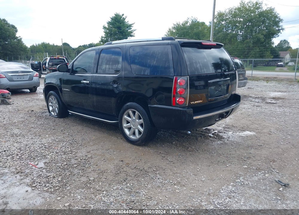 2007 GMC YUKON DENALI VIN: 1GKFK63887J333807