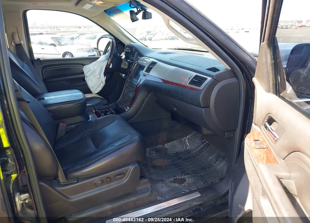 2011 CADILLAC ESCALADE PREMIUM VIN: 1GYS3CEF7BR111538