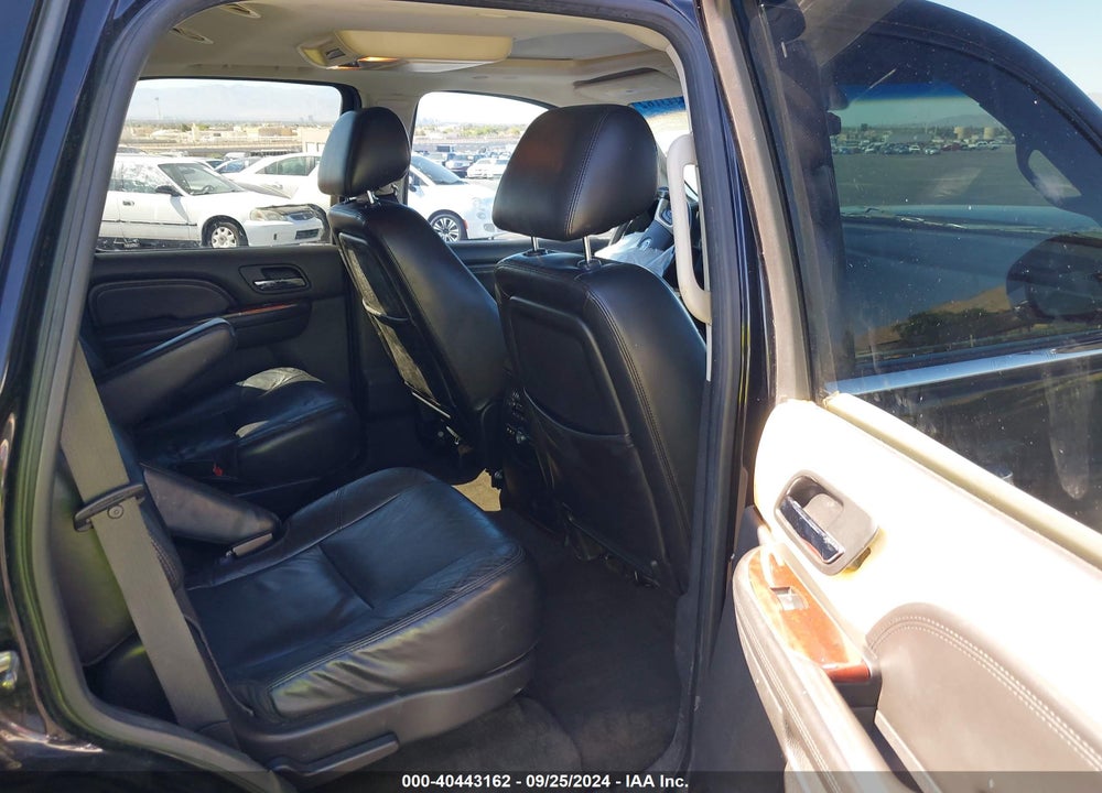 2011 CADILLAC ESCALADE PREMIUM VIN: 1GYS3CEF7BR111538
