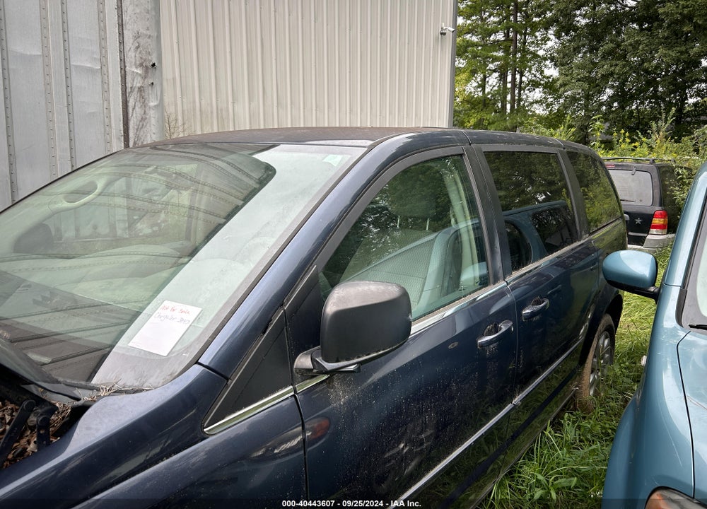 2009 CHRYSLER TOWN & COUNTRY VIN: 2A8HR44E49R563943