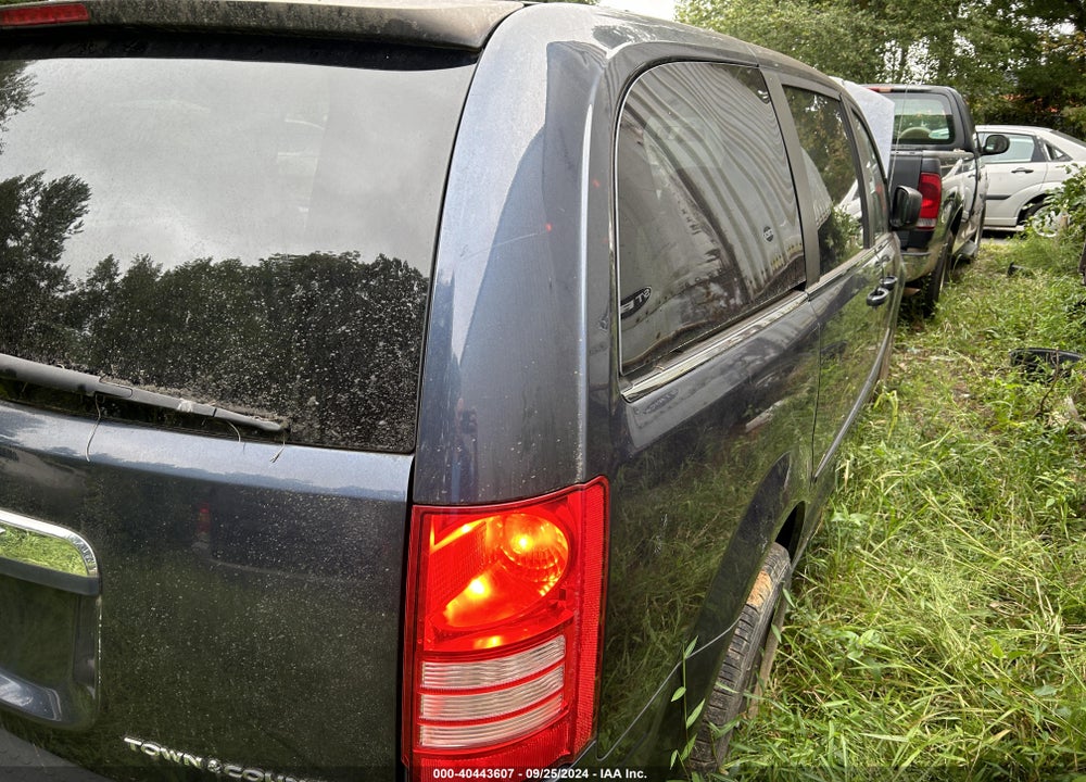 2009 CHRYSLER TOWN & COUNTRY VIN: 2A8HR44E49R563943