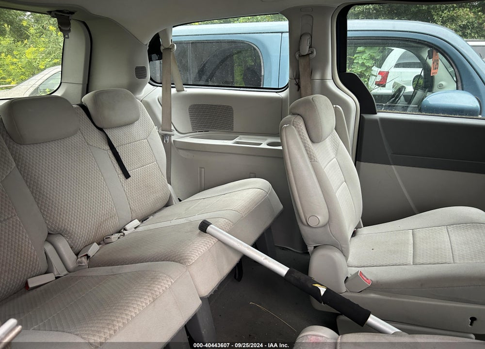 2009 CHRYSLER TOWN & COUNTRY VIN: 2A8HR44E49R563943