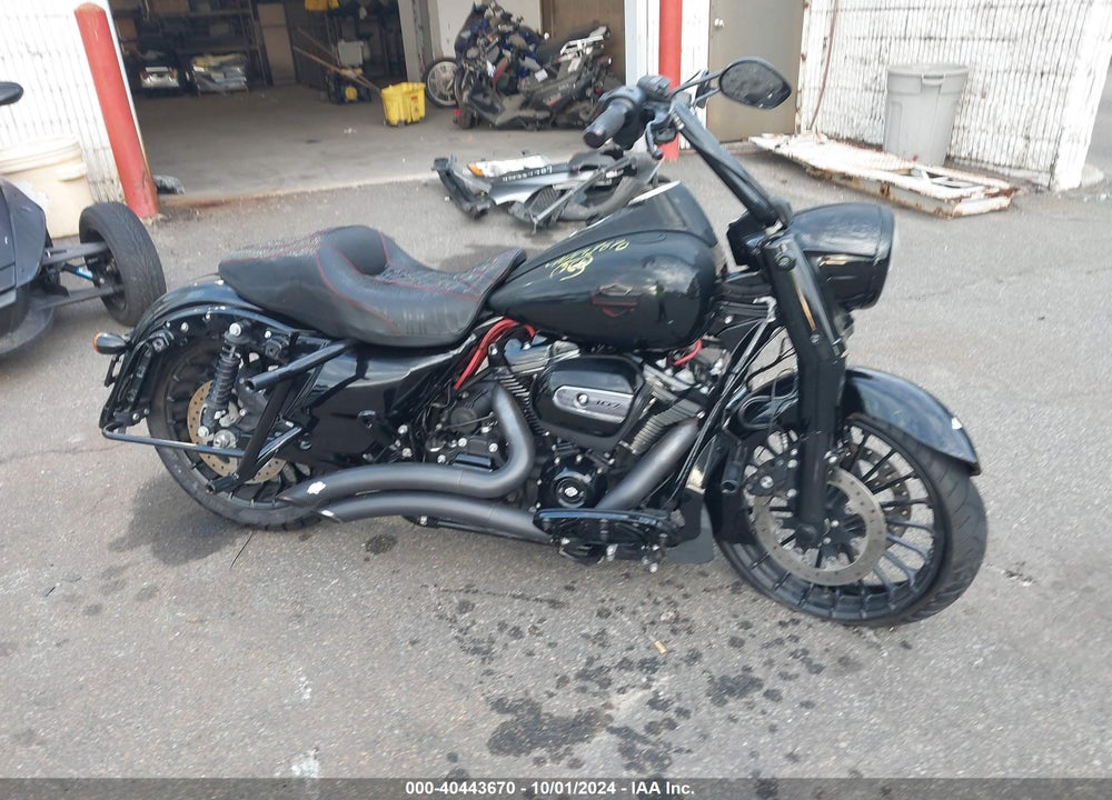 2018 HARLEY-DAVIDSON FLHRXS VIN: 1HD1KVC16JB615768