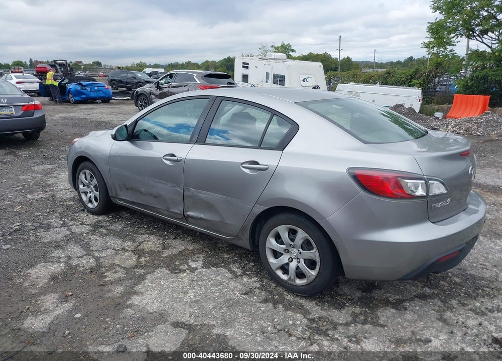 2011 MAZDA 3 I SPORT VIN: JM1BL1UG3B1417378