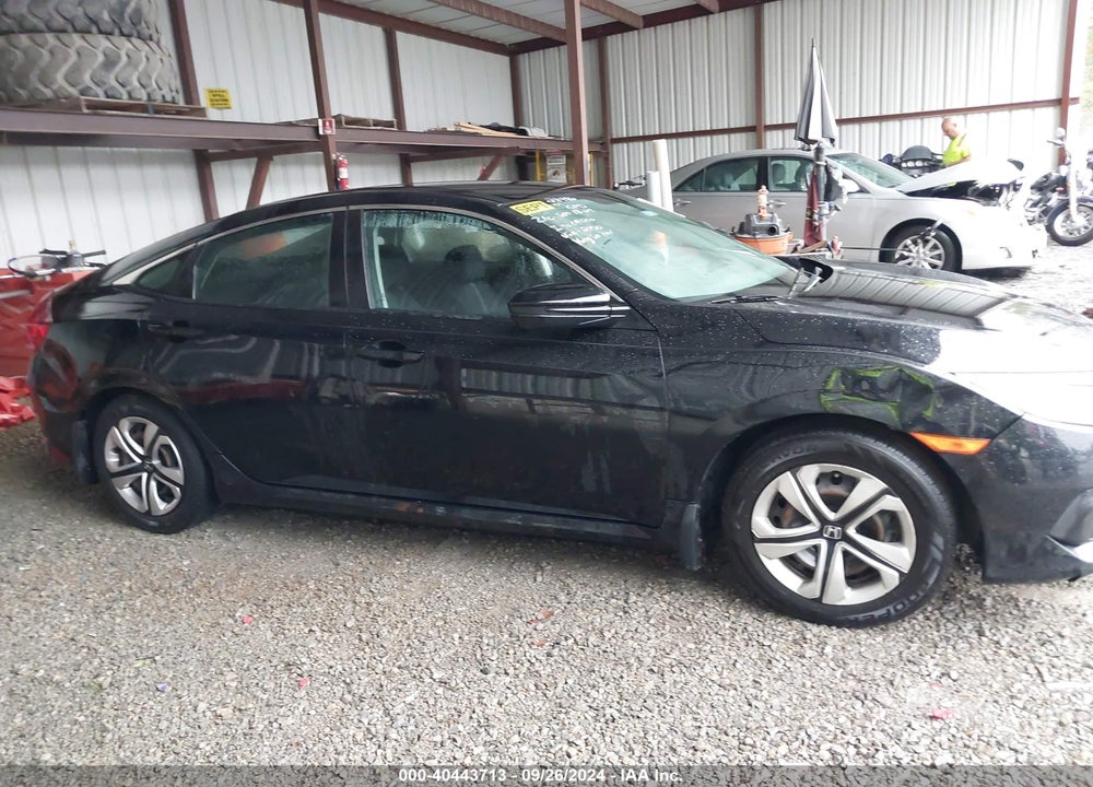 2018 HONDA CIVIC LX VIN: 2HGFC2F5XJH522150