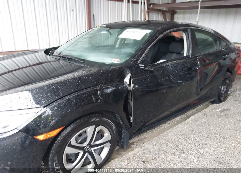 2018 HONDA CIVIC LX VIN: 2HGFC2F5XJH522150