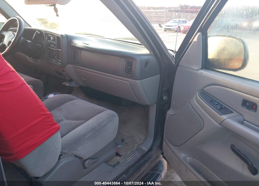 2005 CHEVROLET TAHOE LS VIN: 1GNEC13Z85R247757