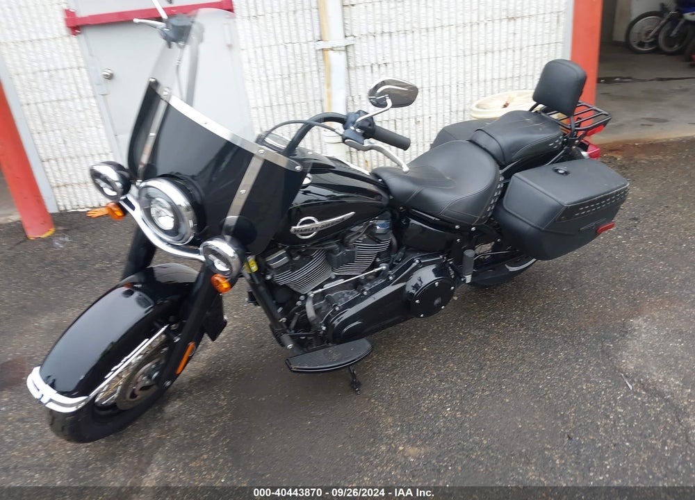 2018 HARLEY-DAVIDSON FLHC HERITAGE CLASSIC VIN: 1HD1YAJ14JC029574