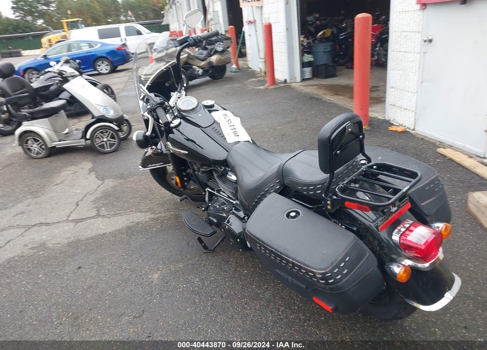 2018 HARLEY-DAVIDSON FLHC HERITAGE CLASSIC VIN: 1HD1YAJ14JC029574