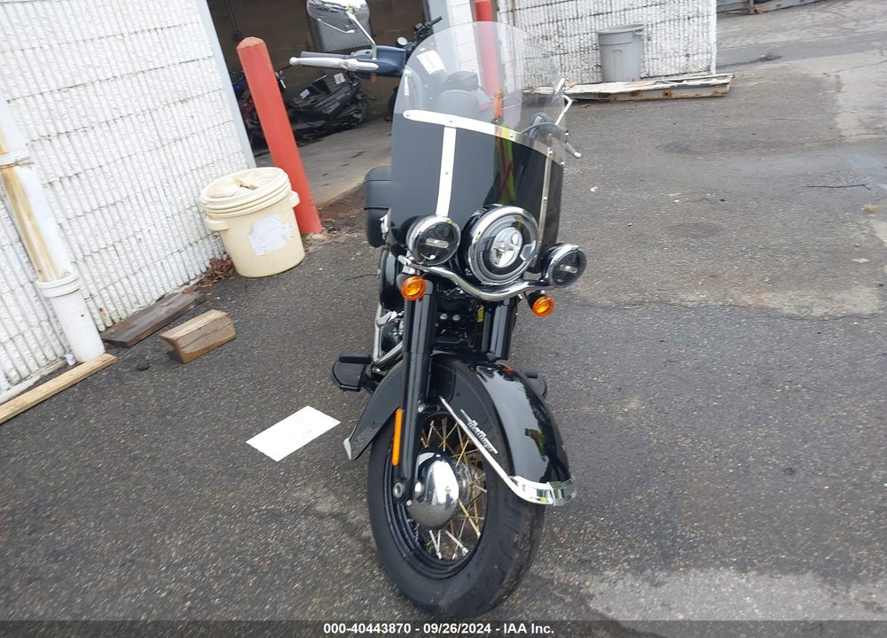 2018 HARLEY-DAVIDSON FLHC HERITAGE CLASSIC VIN: 1HD1YAJ14JC029574